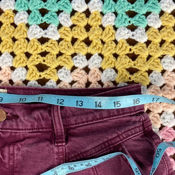 Universal Thread Women's High Waist berry midi Magenta Jean Denim Shorts size 12 - Picture 4 of 11
